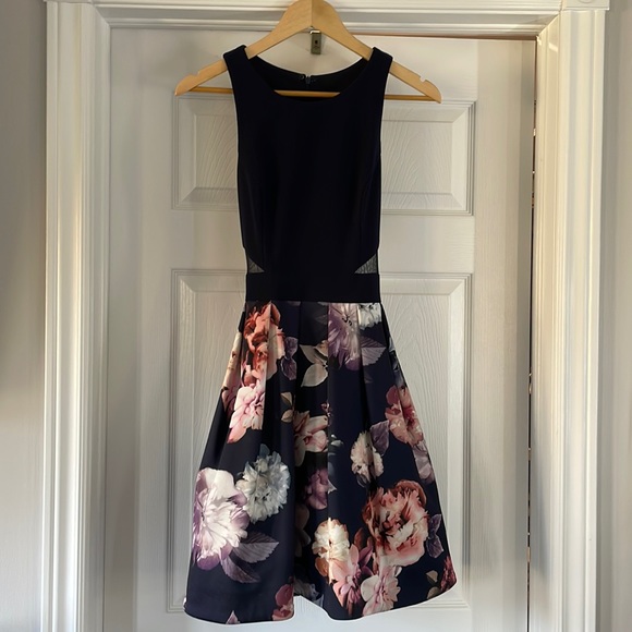 Formal dress - Picture 1 of 2